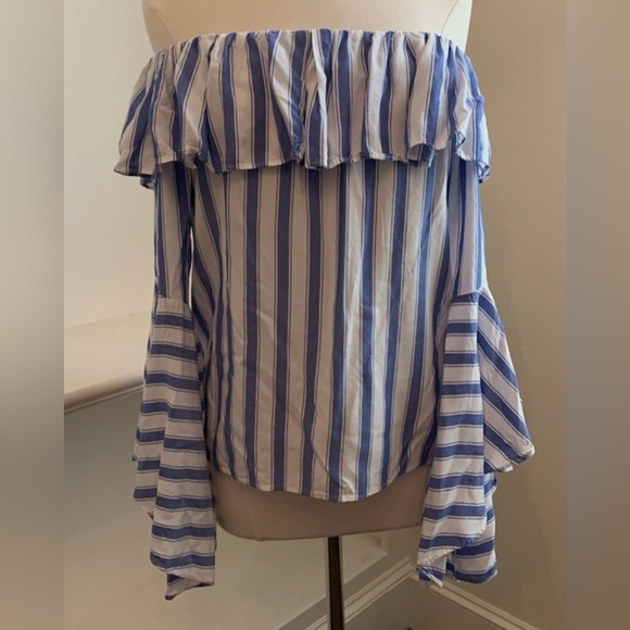 Gianni Bini Striped Off-Shoulder Bell Sleeve Top size xs oversized - Picture 4 of 5